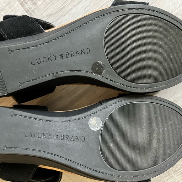 Lucky Brand Sandals. Sueded, Velcro Closure Black sz 6 - Picture 4 of 6